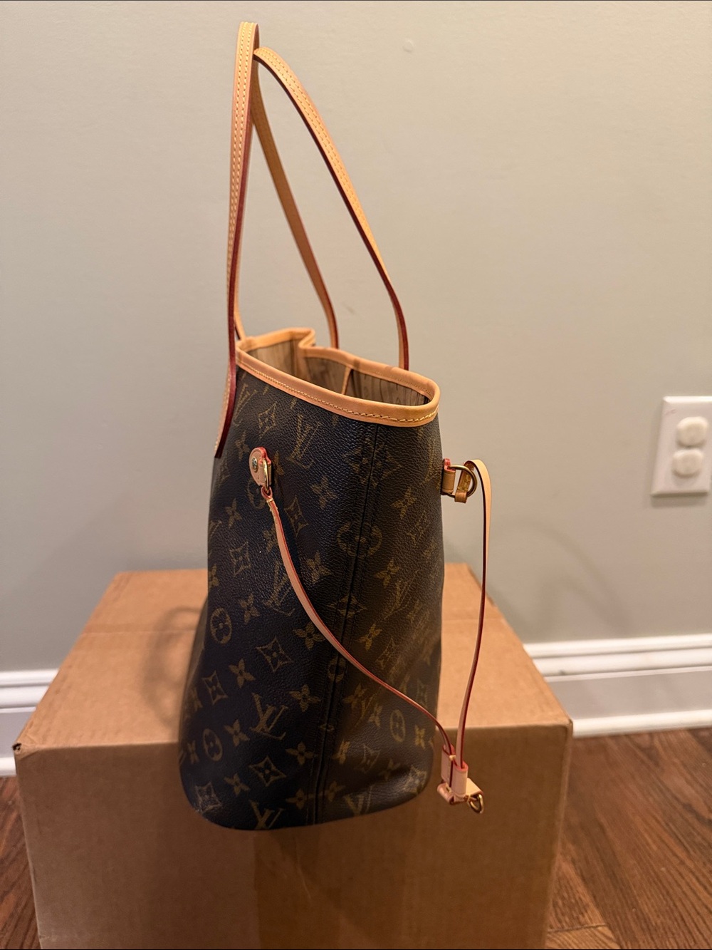 Louis Vuitton Monogram Neverfull MM Brown Tote with Natural Leather Trim - Picture 4 of 12
